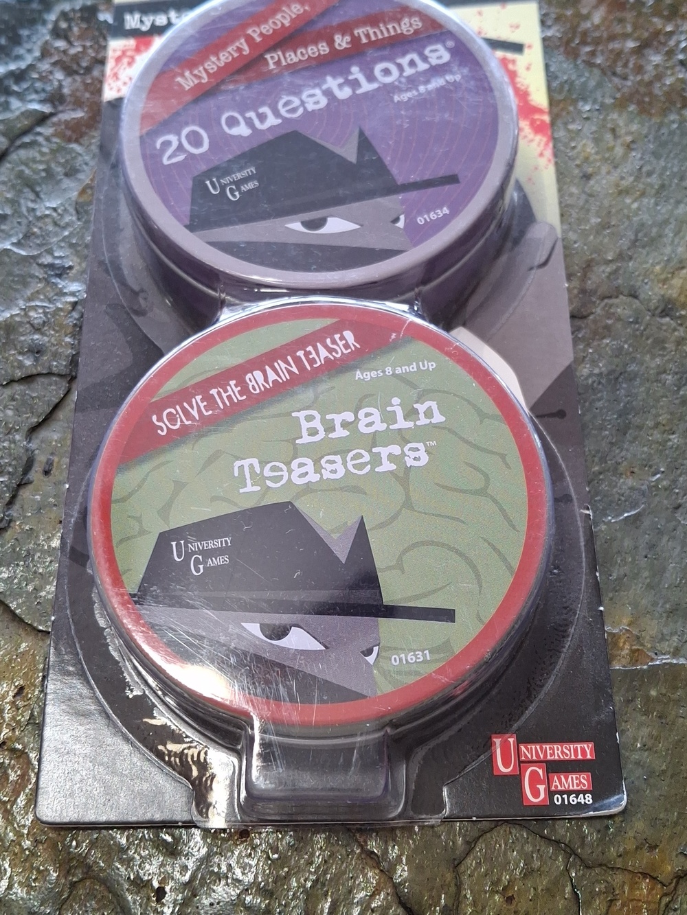 20 Questions & Brain Teasers Tin Game Set